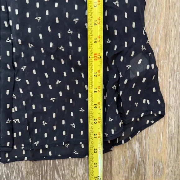 Ecru Chic Black and White Patterned 100% Silk Blouse Size M - Picture 11 of 11